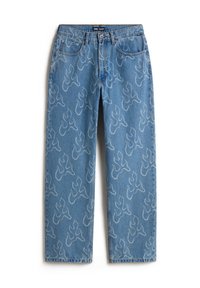 Jean en denim bleu avec un motif de flammes blanches, fermeture bouton et zip, poches avant et arrière, coupe droite.