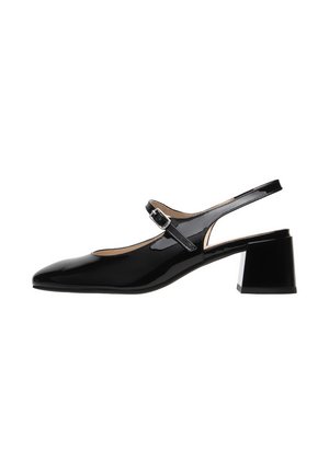Zwarte gepoetste leren slingback schoen met een puntige neus, enkelband en chunky blokhak. Kenmerkt zich door een glanzende afwerking en een minimalistisch ontwerp.