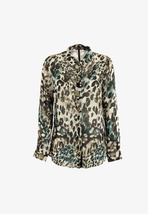 Blusa con stampa leopardata realizzata in tessuto leggero e trasparente; presenta chiusura con bottoni e maniche lunghe; i colori includono nero, beige e verde teal.
