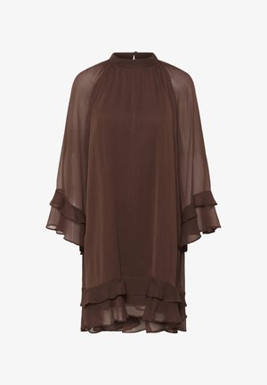 Bruine chiffon jurk met een hoge halslijn, vleermuis mouwen en een gerimpelde rand. Lichtgewicht stof met een zachte, vloeiende textuur.