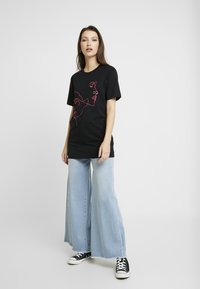 Mister Tee LADIES ONE LINE TEE - Tričko s potlačou - black