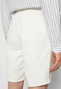 Only & Sons ONSLINUS - Kratke hlače - star white
