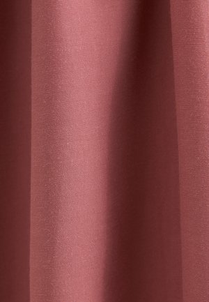Tessuto in un colore rosa polveroso, con una texture liscia e intrecciata, caratterizzato da una leggera lucentezza e un motivo uniforme su tutta la superficie.