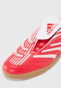 adidas Originals PREDATOR SALA - Dvoranske nogometne kopačke - better scarlet/white/gum