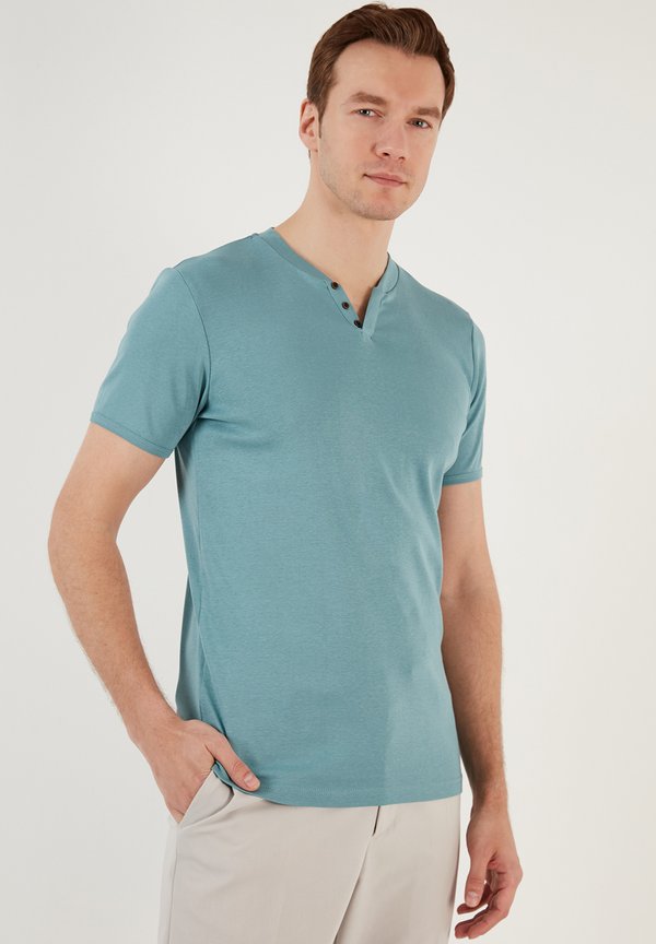 V-NECK  - T-Shirt basic