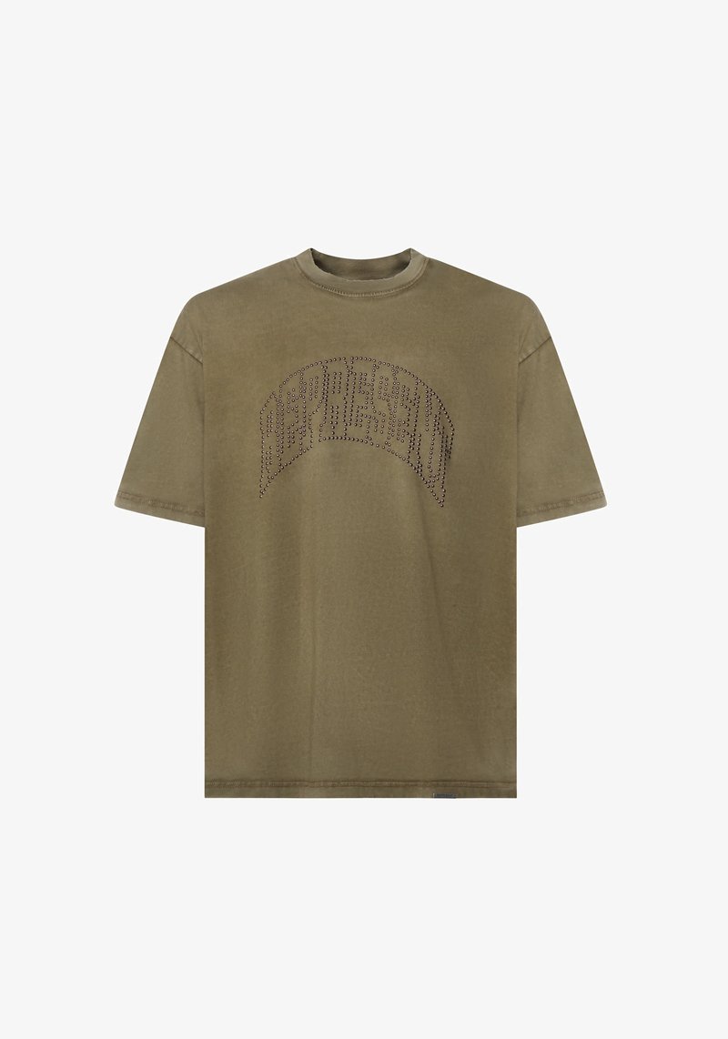 Camiseta de algodón color verde oliva con cuello redondo y mangas cortas, con un diseño curvado y tachonado que dice "DAPRESENSE" en el frente.