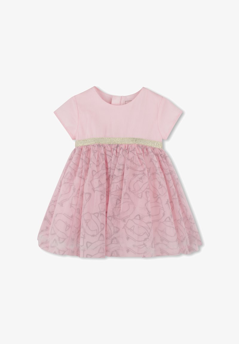 Robe rose avec un haut uni et une jupe en tulle translucide et à motifs. Accentué d'une ceinture dorée. Manches courtes et col rond.