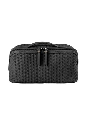 Čierna tkaná obdĺžniková taška na toaletné potreby s dvojitým zipsom a vrchným úchytom na bielom pozadí.