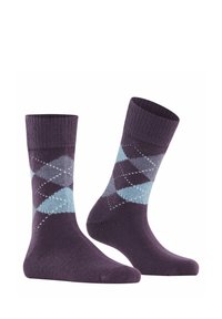 Fioletowe skarpetki sięgające kostek z jasnoniebieskim i szarym wzorem argyle oraz teksturowanym splotem. Zawierają wzmocnione detale na palcach i mankietach.