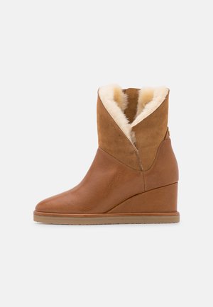 Keilstiefelette - cognac