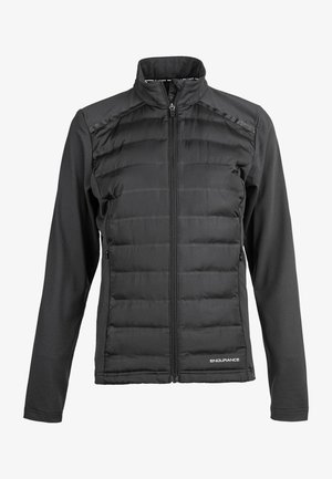Schwarze Jacke mit einem Reißverschluss auf der Vorderseite, gepolstertem Vorderteil und glatten Ärmeln. Das Material verbindet Isolierung mit einem sportlichen Design.