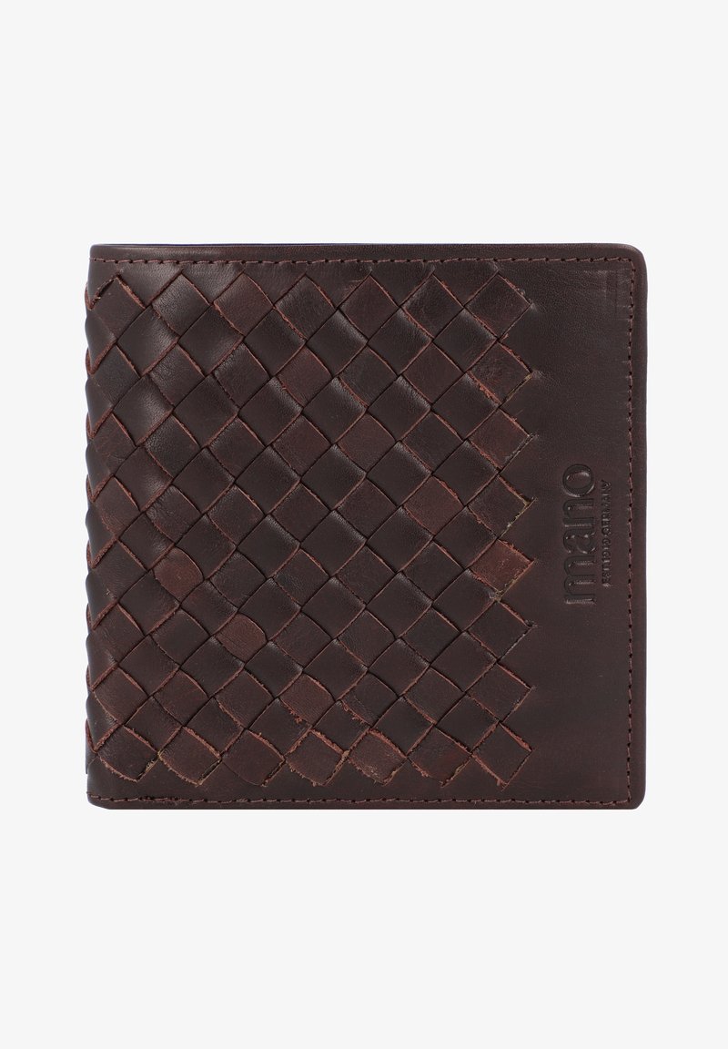 Portefeuille en cuir marron avec une texture tissée d'un côté et du cuir lisse de l'autre, orné d'un détail de marque en relief.