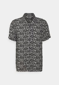 Košile s krátkým rukávem vyrobená z lehké tkaniny, s černobílým leopardím vzorem. Klasický límec a zapínání na knoflíky.