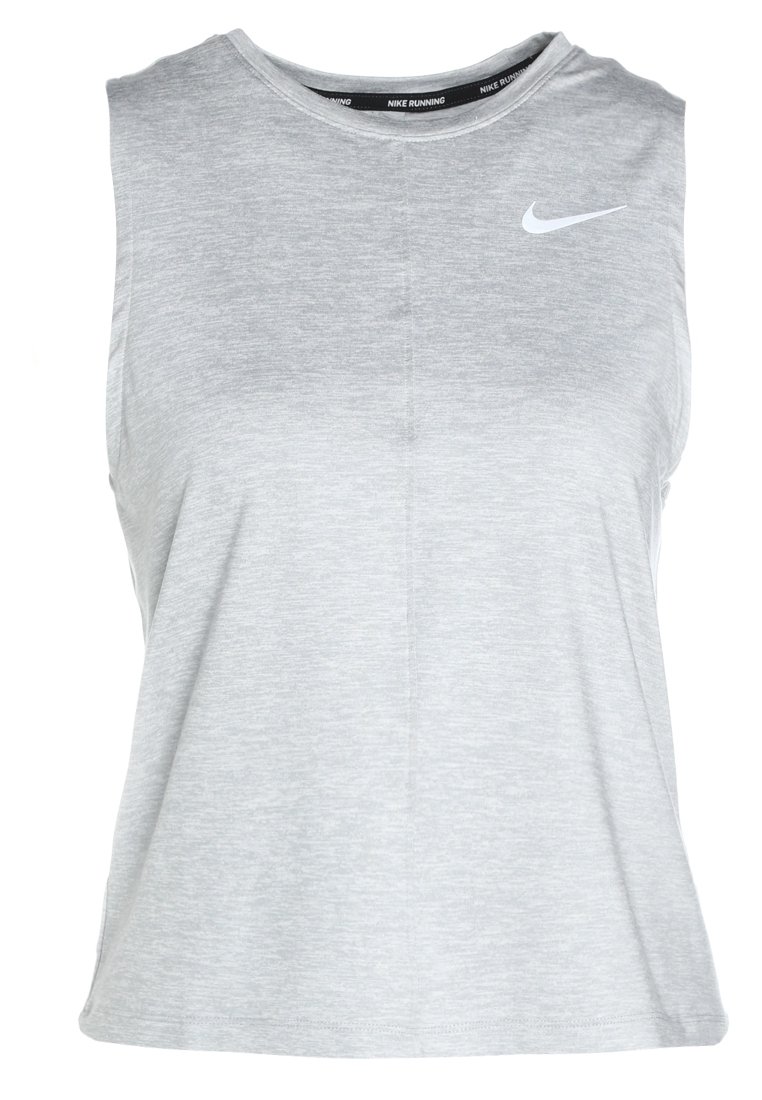 Top deportivo sin mangas gris hecho de tela ligera. Presenta un escote redondo y un pequeño logo blanco de Nike en el pecho.
