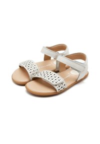 Sandali in pelle bianca con motivo a stella perforato, cinturini in velcro regolabili e suole sintetiche color tabacco per comfort e supporto.