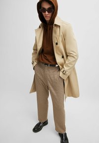 HUGO DAPO - Huppari - brown two
