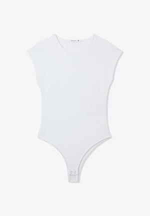 Body bianco con maniche corte a cappuccio, realizzato in tessuto liscio. Presenta un scollo a barca e chiusura a snap nella parte inferiore.
