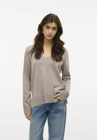 Vero Moda SILJE V-NECK NOOS - Vesta - moon rock