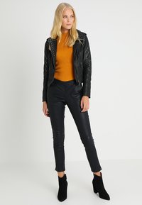 Maze TITANA - Skinnjacka - vintage black