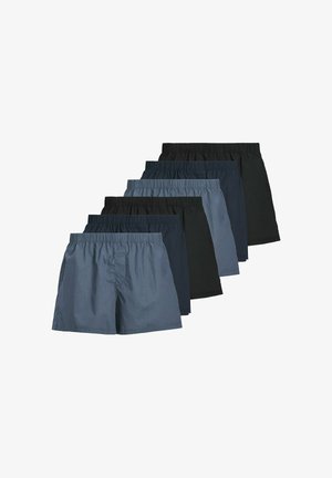 Ett set med sex par shorts i olika nyanser av blått och svart, med elastiska midjeband och en enkel, odekorerad design.