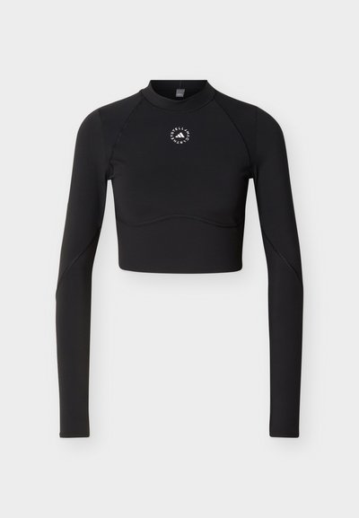Μαύρο αθλητικό τοπ με μακριά μανίκια, κοντό μήκος, ψηλό λαιμό και μικρό κυκλικό λογότυπο στο στήθος.