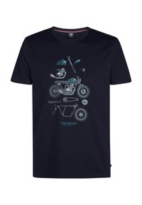 T-shirt blu marino con una grafica di una motocicletta e componenti in teal e bianco, con il testo "PETROL INDUSTRIES" in basso.
