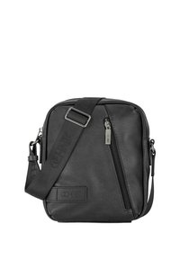 Czarna skórzana torebka na ramię z teksturowaną powierzchnią, regulowanym paskiem, przednią kieszenią na zamek i akcentem logo po boku.