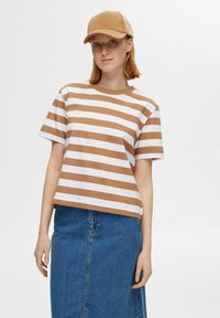 Selected Femme SLFESSENTIAL TEE - T-shirts med print - tobacco brown