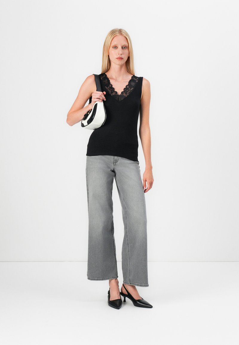 Vmvanessa SS V-Neck Top Jrs Ga da Donna di Vero Moda in