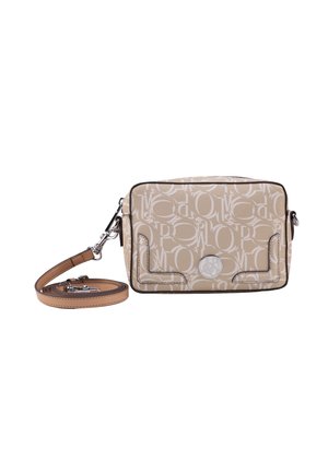Sac en cuir beige porté croisé avec un motif de logo marqué, une quincaillerie en argent et une bandoulière amovible au toucher doux.