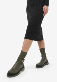 Miriade VICKY - Stivaletti con plateau - milit nero