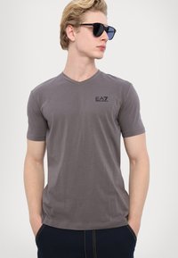 EA7 Emporio Armani Jednoduché tričko - volcanic glass