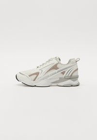 Unselected, white