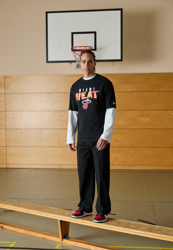 NBA MIAMI HEAT GRAPHIC TEE - Club wear2