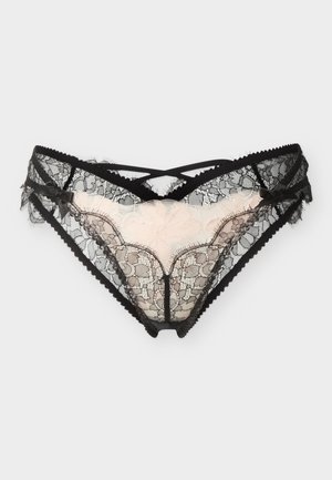 Μαύρο δαντελένιο εσώρουχο σε στυλ μπικίνι με λουλουδάτα σχέδια, μικρούς φιόγκους στα πλαϊνά και μπεζ εσωτερική στρώση, απεικονισμένο σε απλό φόντο.