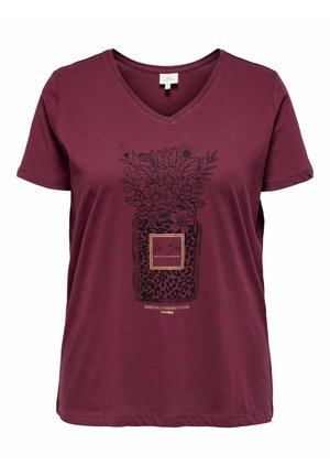 Bordeauxrode katoenen T-shirt met v-hals, met een zwart bloemen- en luipaardprint en gouden tekst in het midden.
