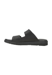Sandales en cuir noir avec une semelle plate, design ouvert au niveau des orteils, et deux larges sangles sur le cou-de-pied. Surface texturée avec des accents minimalistes.