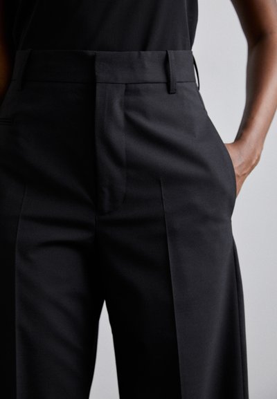 MM6 Maison Margiela PANTS - Auduma bikses - black