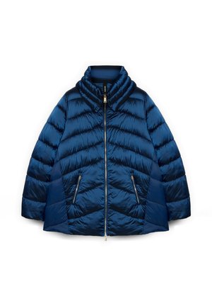 Blauw pufferjack met chevronpatronen, hoge kraag, ritssluiting en twee zijzakken. Glanzend materiaal met een quilted textuur.
