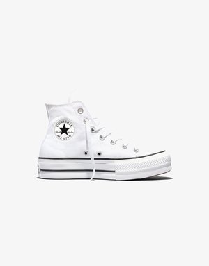 Baskets montantes Converse Chuck Taylor All Star blanches avec logo étoile noire et lacets blancs sur un fond blanc.
