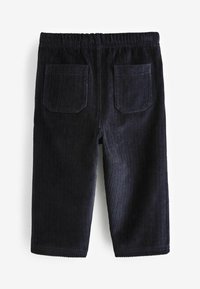 Mörkblå kordbyxor med ribbad textur, elastisk midja och två bakfickor. Utmärkande rundade fickkanter.