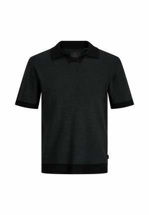 Crna kratka pamučna polo majica pletenog uzorka s teksturiranim uzorkom, jednobojni crni ovratnik, manžete i rub, prikazana na bijeloj pozadini.