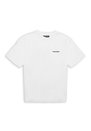 Weißes Kurzarm-T-Shirt mit Rundhalsausschnitt und kleinem schwarzem "PEGADOR" Logo auf der linken Brustseite und im inneren Kragen.