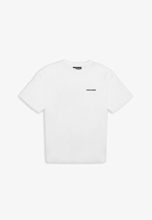 Weißes Kurzarm-T-Shirt mit Rundhalsausschnitt und kleinem schwarzem "PEGADOR" Logo auf der linken Brustseite und im inneren Kragen.