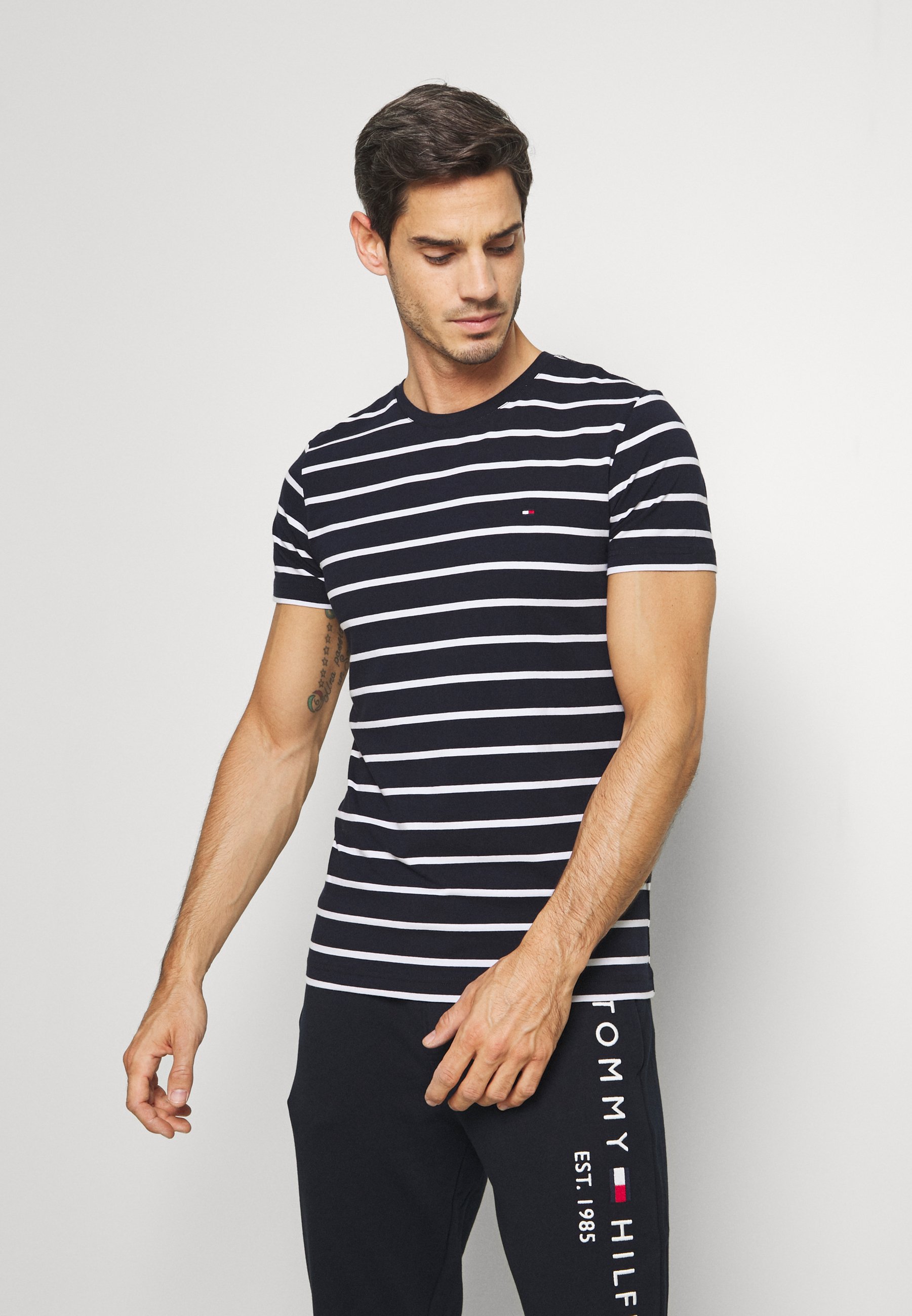 Tommy Hilfiger STRETCH SLIM TEE - Camiseta básica - blue/azul marino Zalando.es