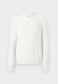 Balta ribota džemperis ar apaļu kakla izgriezumu, kritušām plecu šuvēm un garām piedurknēm. Iezīmēts ar teksturētu audumu un taisnu apakšmalu.