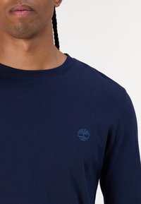 Timberland DUNSTAN RIVER LONG SLEEVE TEE - Hosszú ujjú felső - dark sapphire