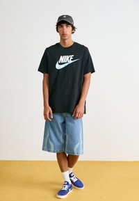 Nike Sportswear TEE FUTURA - T-shirts print - black