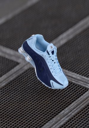 SHOX R4 SE 2 - Sneakersy niskie