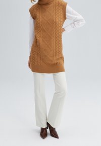 Touché Privé Pullover - camel